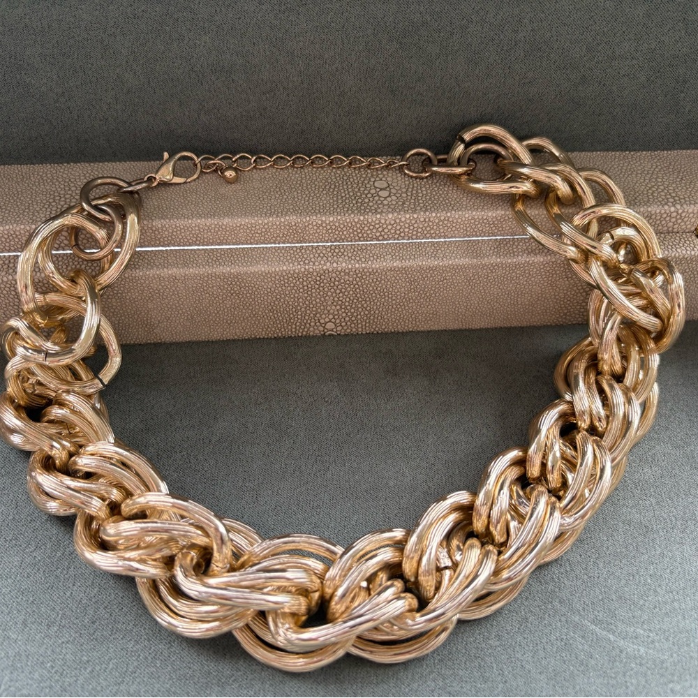 Elegant Gold Chain Necklace